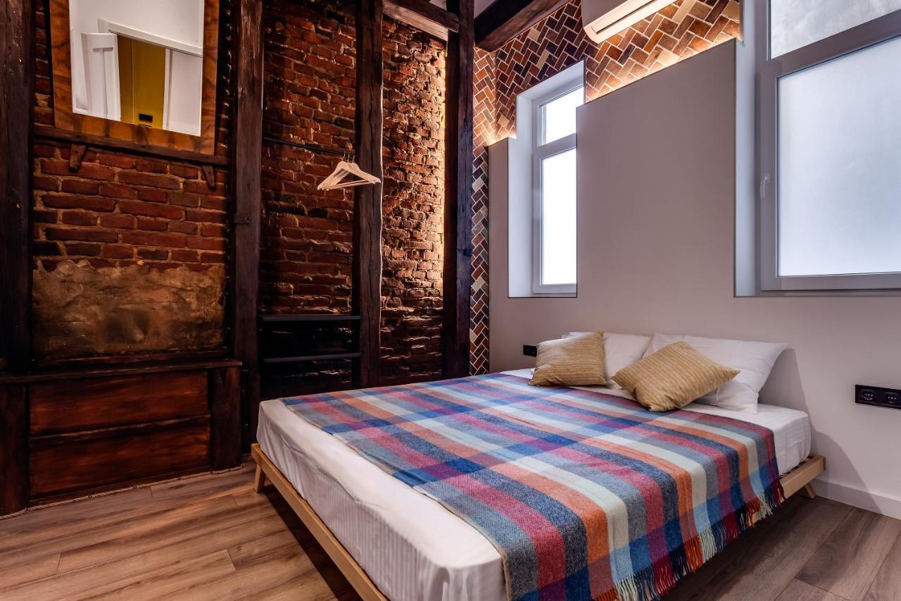 Leogrand Apartments On Kniazia Romana 6 Львов Экстерьер фото