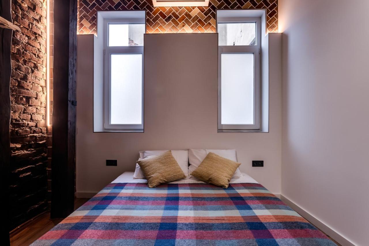 Leogrand Apartments On Kniazia Romana 6 Львов Экстерьер фото